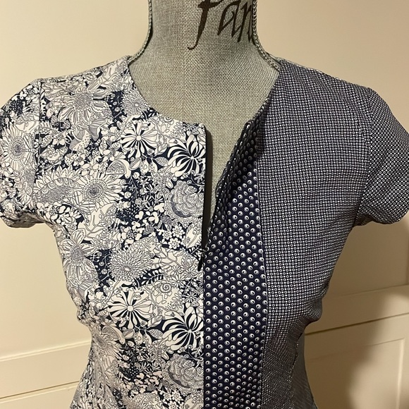 Dinh bá design - navy and white - short sleeve - front hidden zipper closure. - Picture 3 of 6